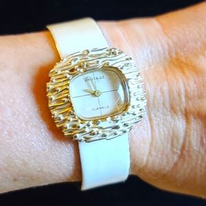 Vintage Womens Ivory Vantage 17 Jewels Watch w Metal Band